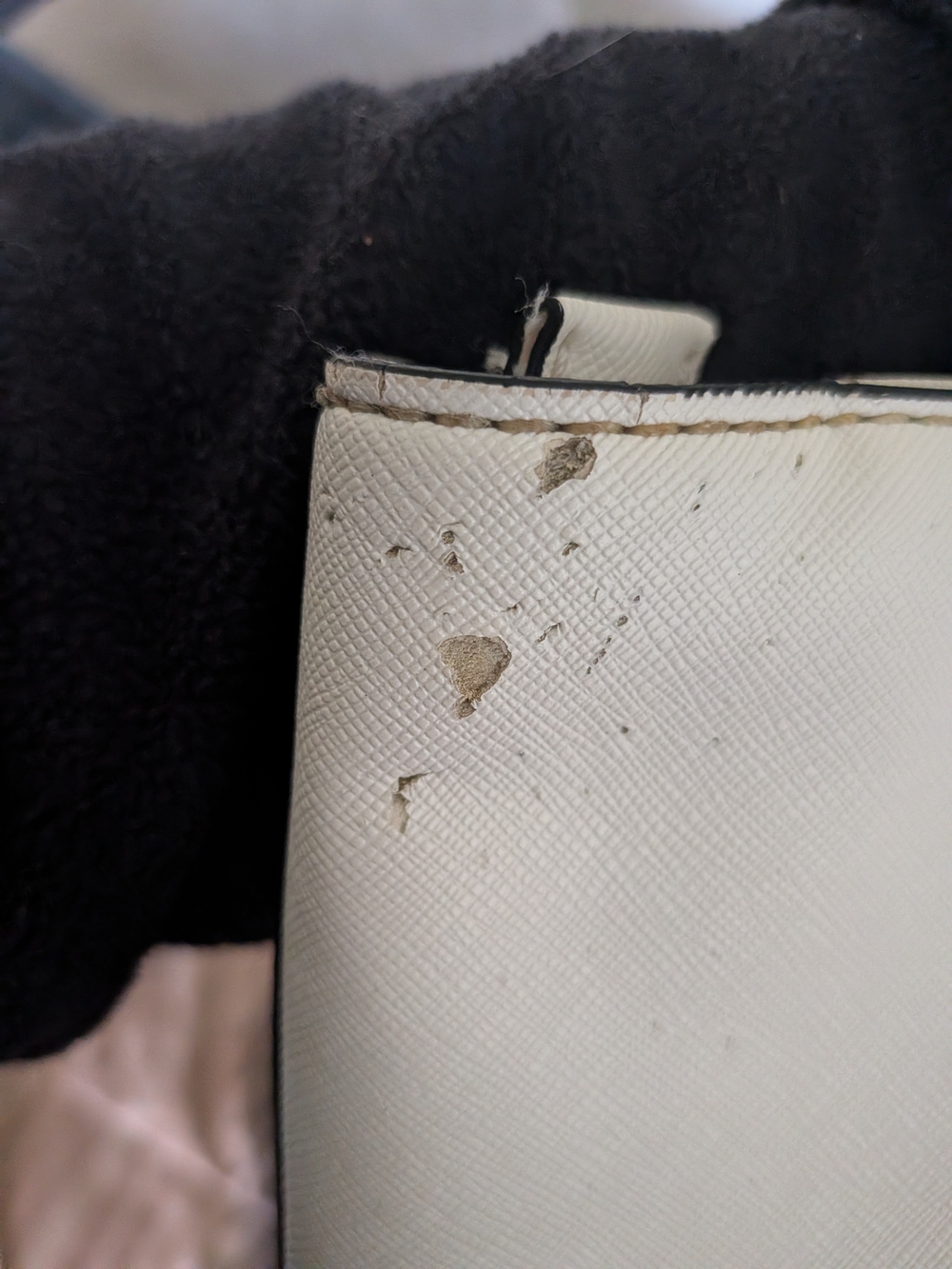 GUESS Black & White Floral Shoulder Bag - Picture 9 of 9